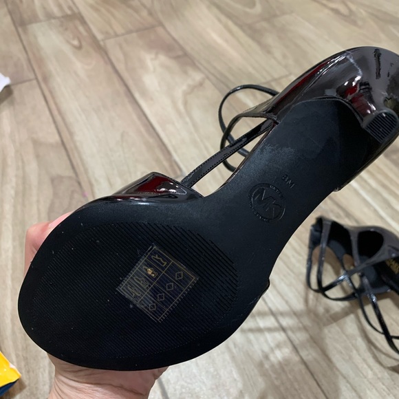 Michael Kors Black Heels Size 8 - Picture 3 of 7